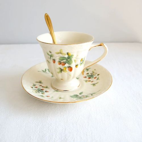 Garden Whispers Porcelain Tea Cup Set -Strawberry Ivory